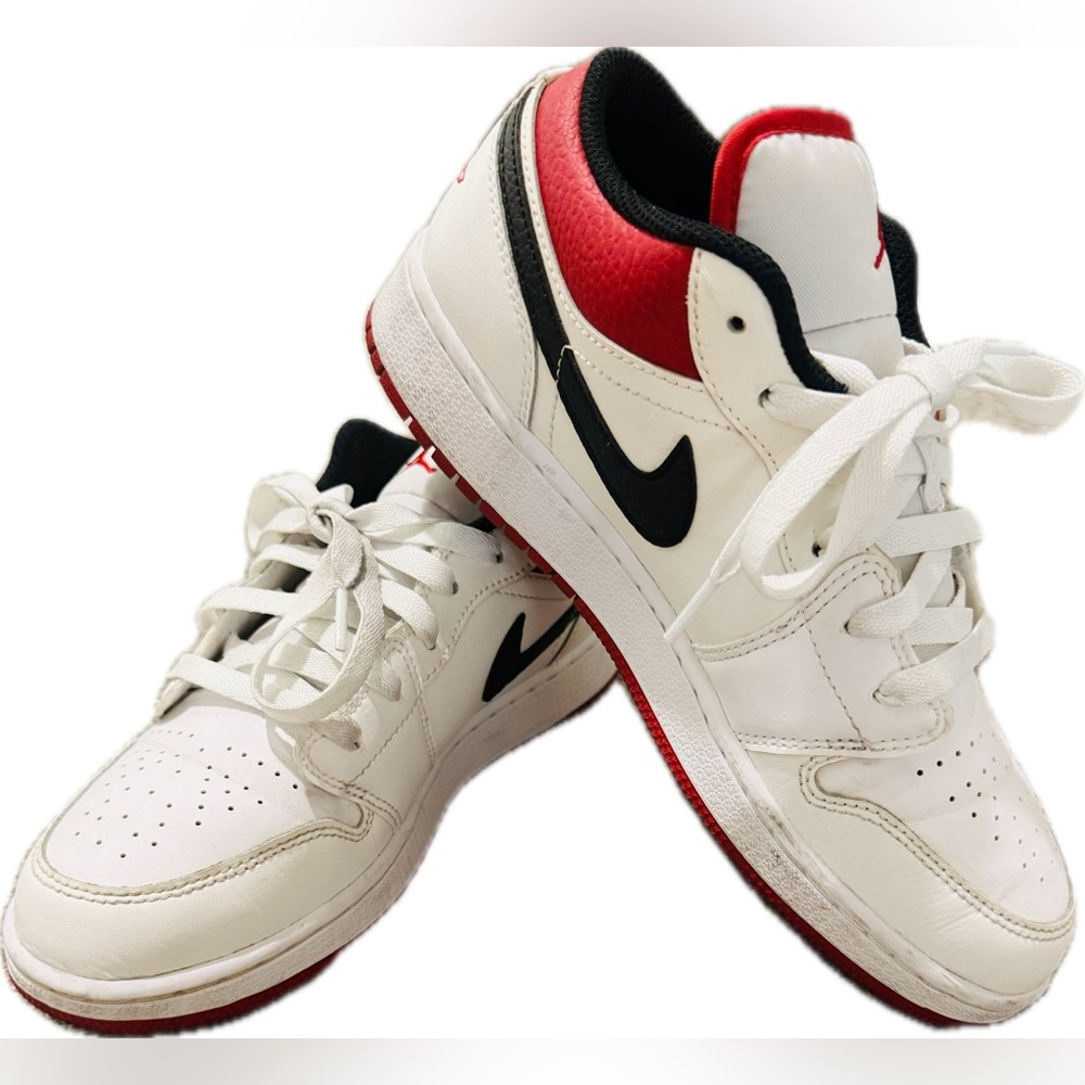 Jordan 1 low white university red black youth size 6.5